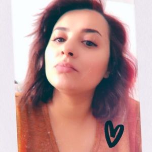 Meet your Posher, Amina